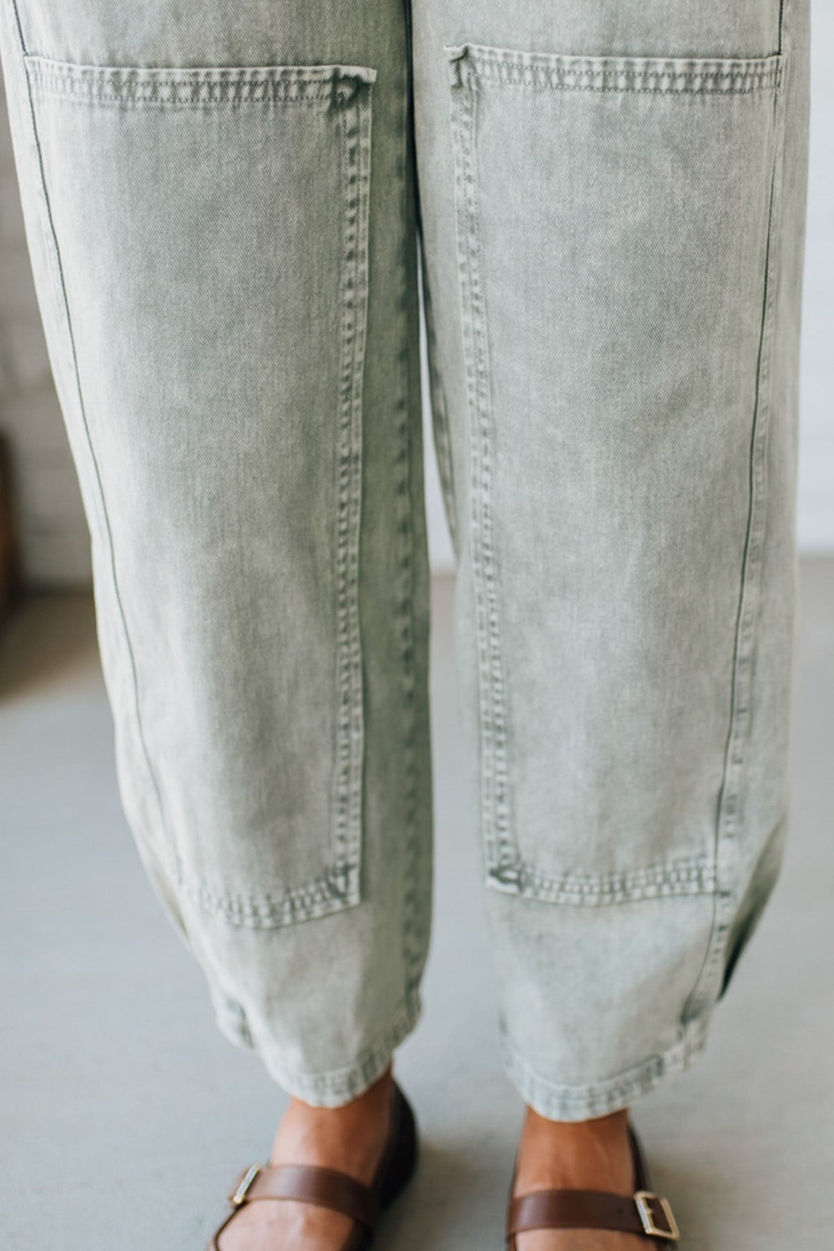 Ace Knee Patch Barrel Jeans | Light Olive - SO ME