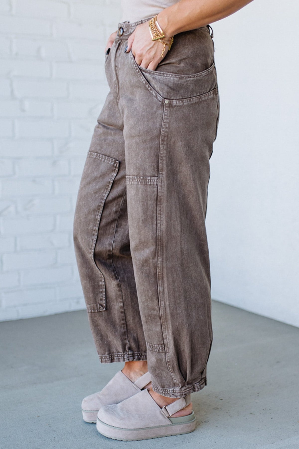Ace Knee Patch Barrel Jeans | Brown - SO ME