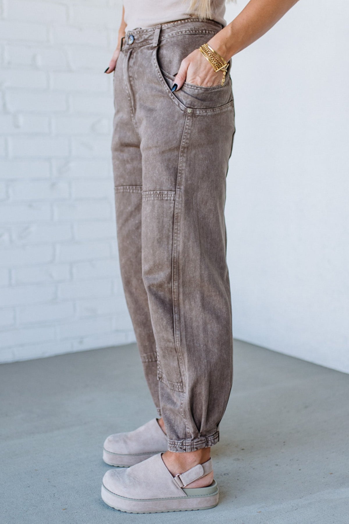 Ace Knee Patch Barrel Jeans | Brown - SO ME