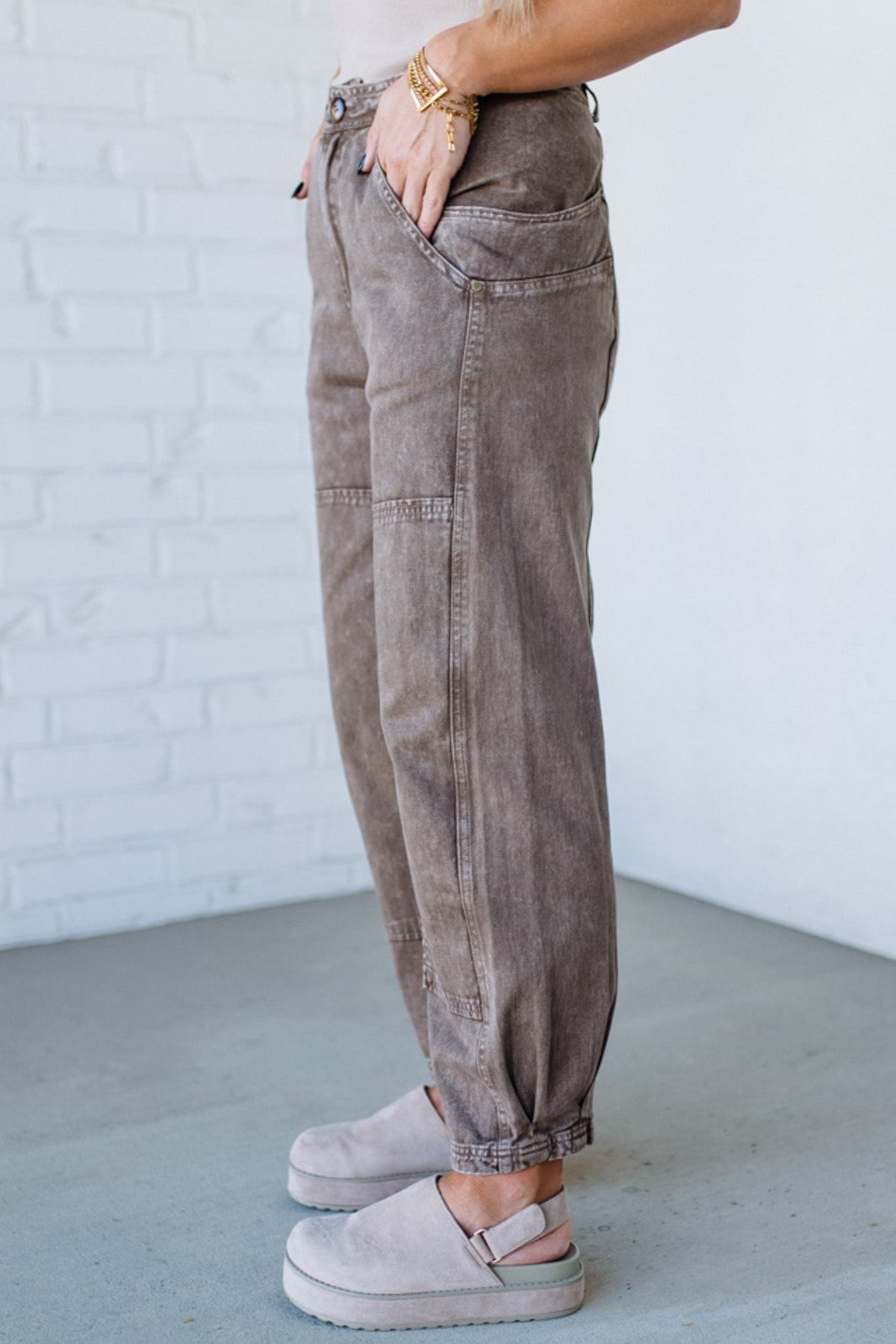 Ace Knee Patch Barrel Jeans | Brown - SO ME