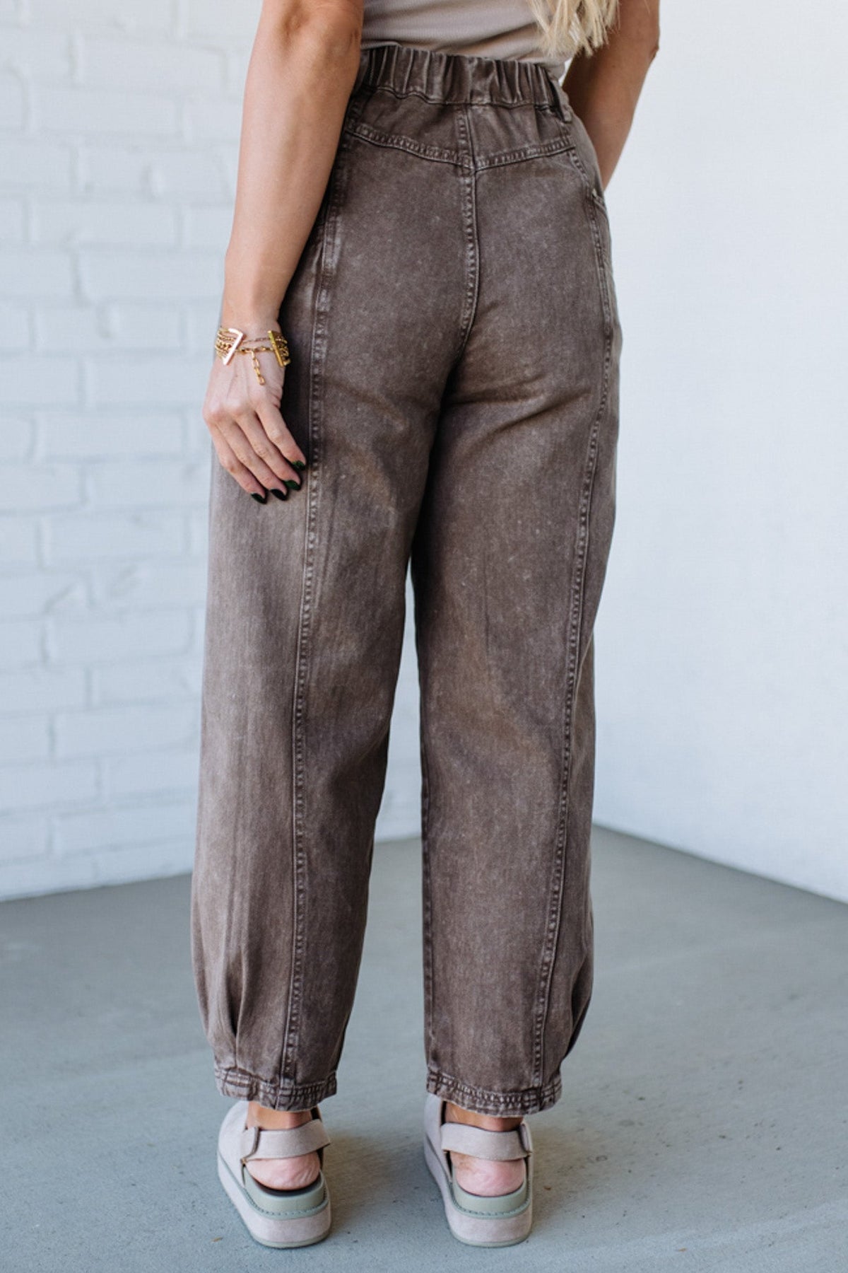 Ace Knee Patch Barrel Jeans | Brown - SO ME