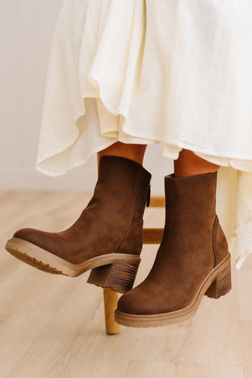 Aly Lug Chelsea Boots