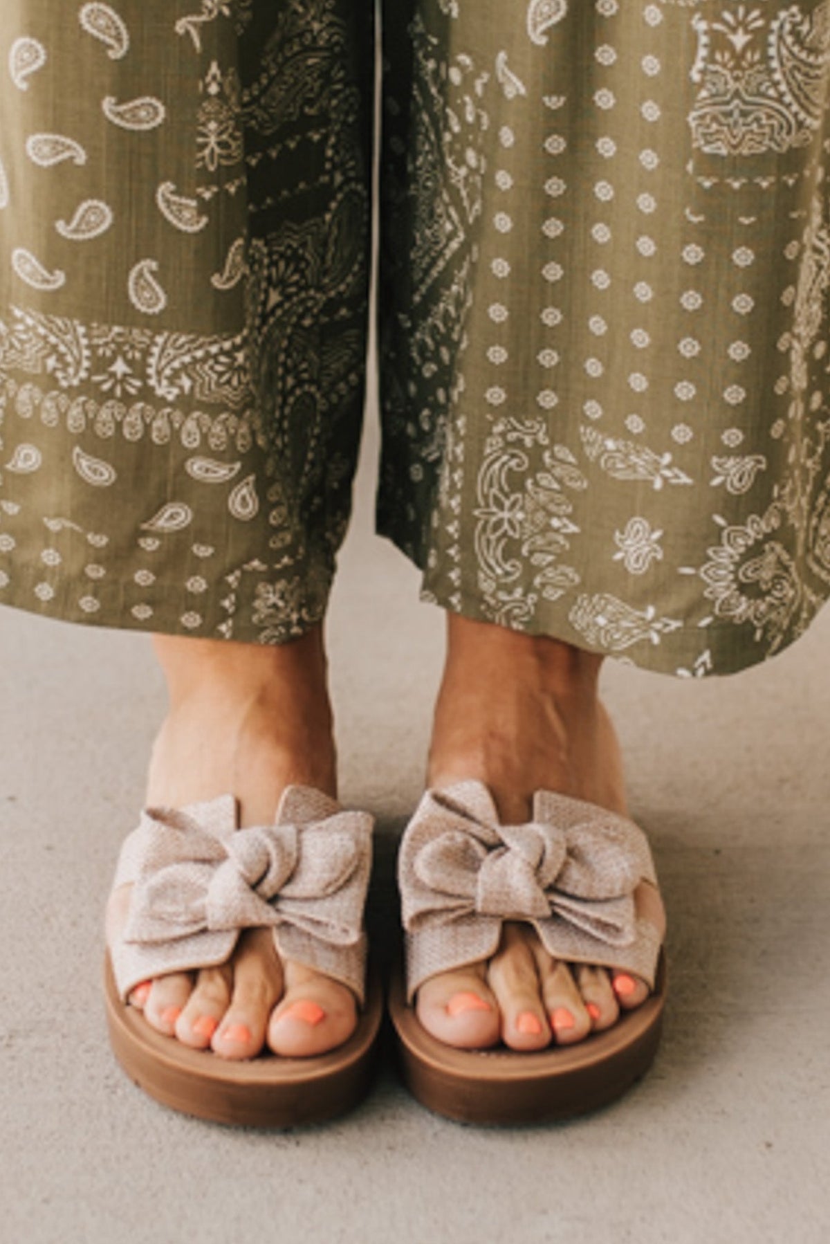 Bonnie Bow Top Slides | Linen