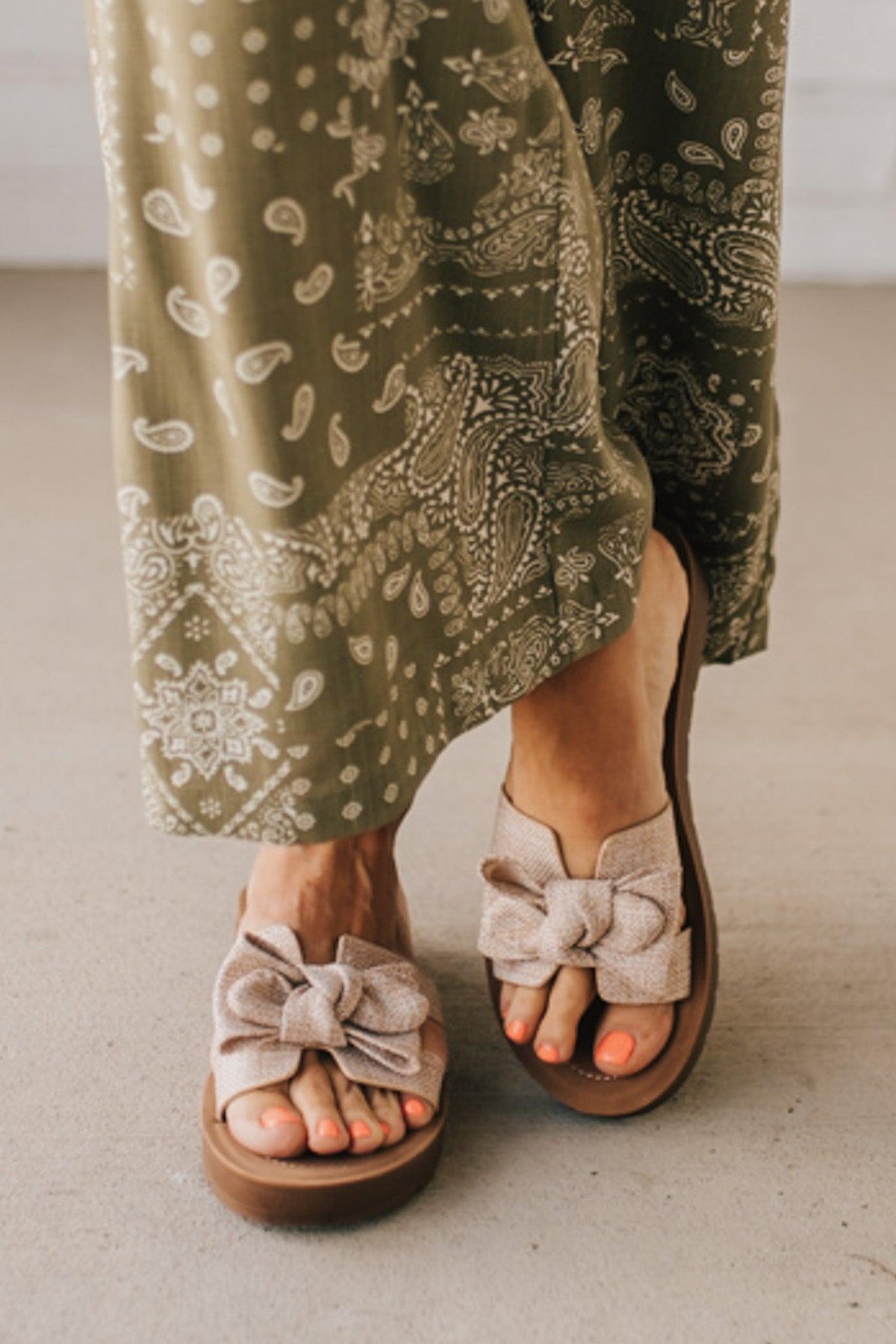 Bonnie Bow Top Slides | Linen