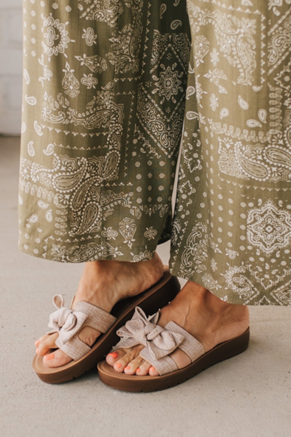 Bonnie Bow Top Slides | Linen