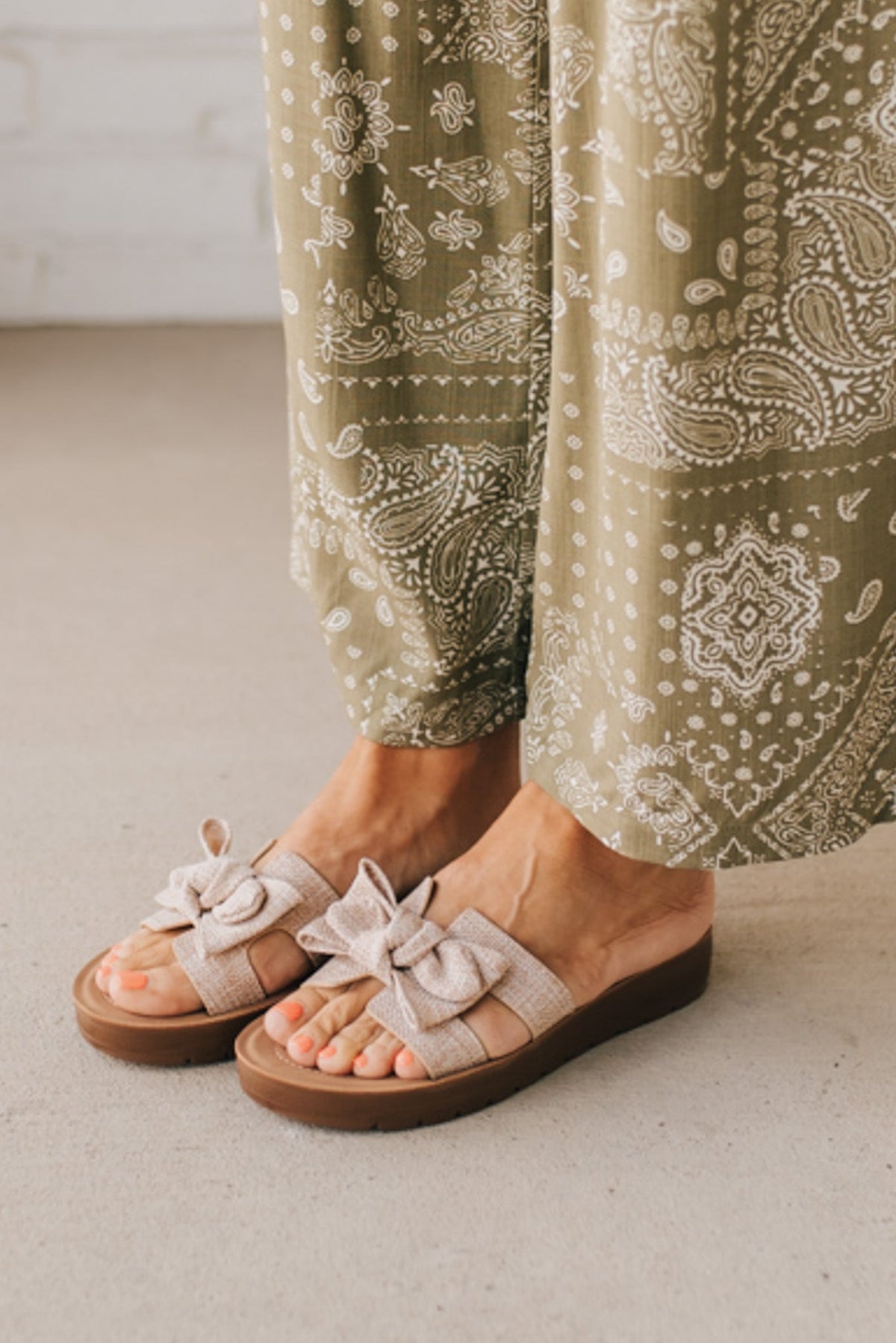 Bonnie Bow Top Slides | Linen