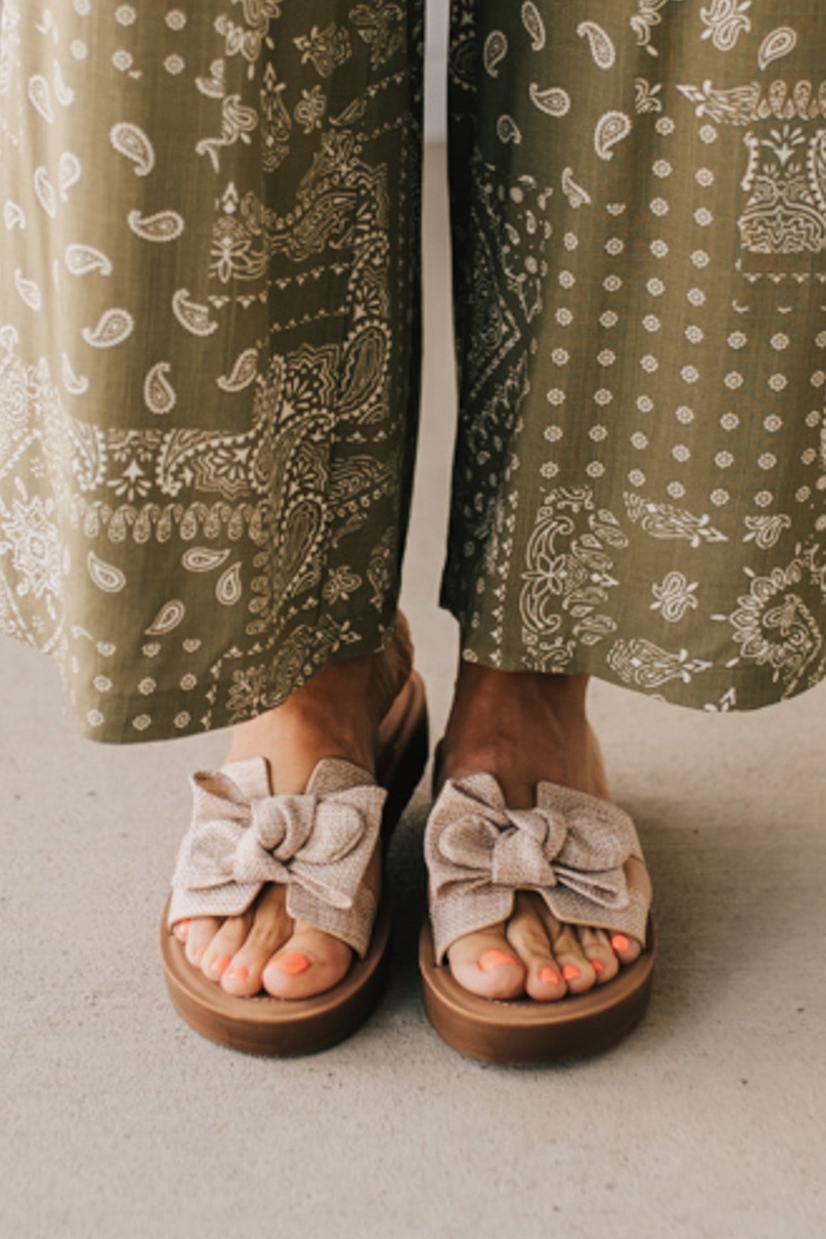 Bonnie Bow Top Slides | Linen