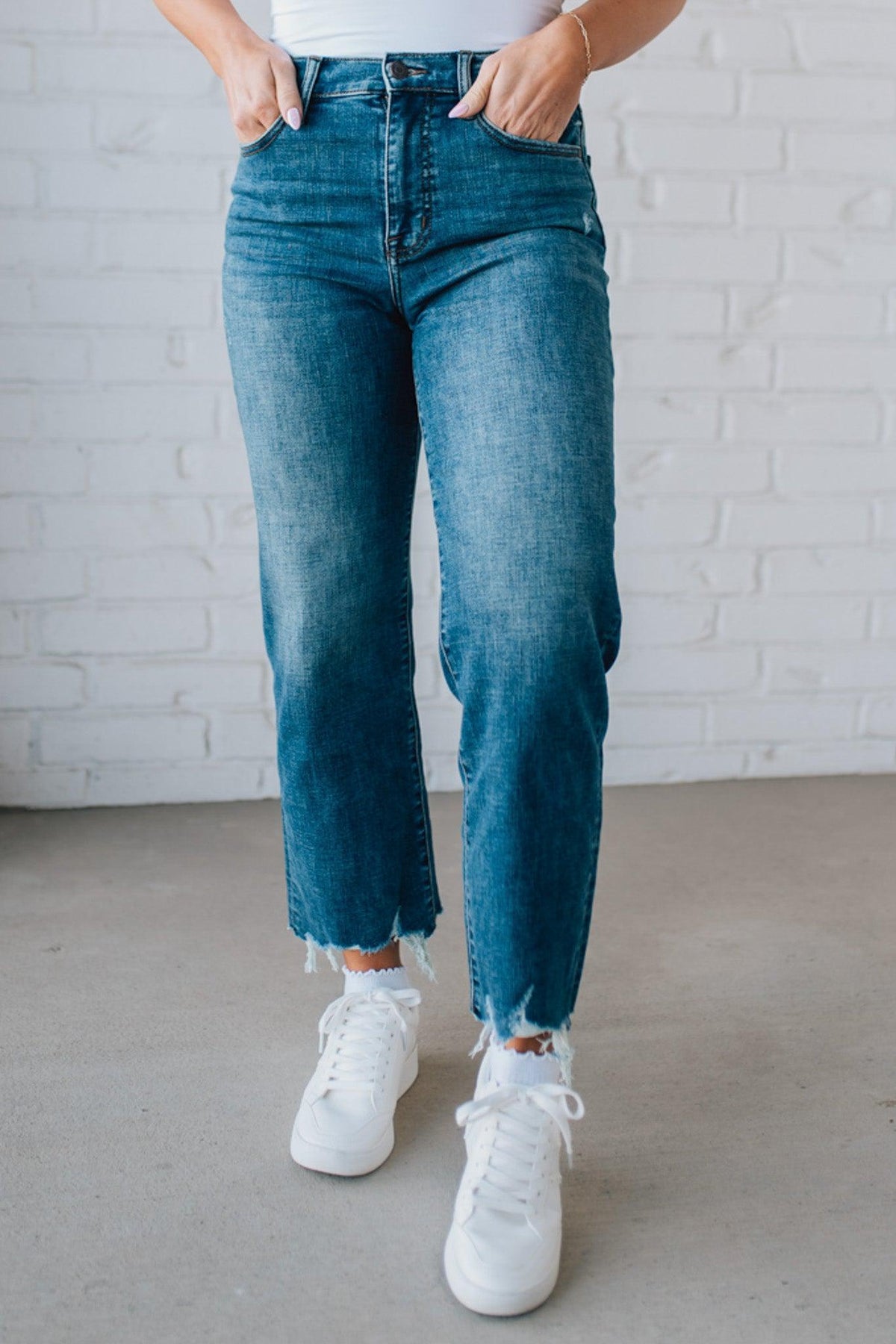 Charlie Crop Hem Jeans | Frayed Medium Wash - EUNINA