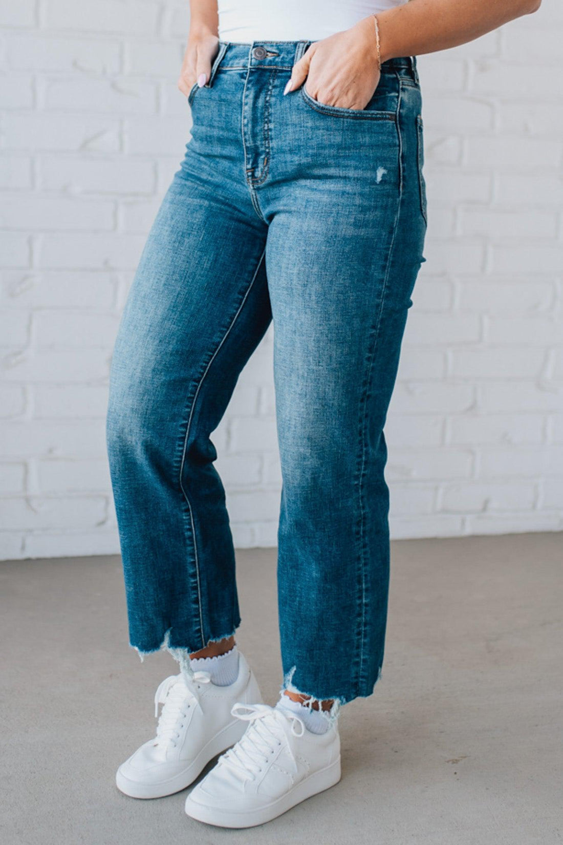 Charlie Crop Hem Jeans | Frayed Medium Wash - EUNINA