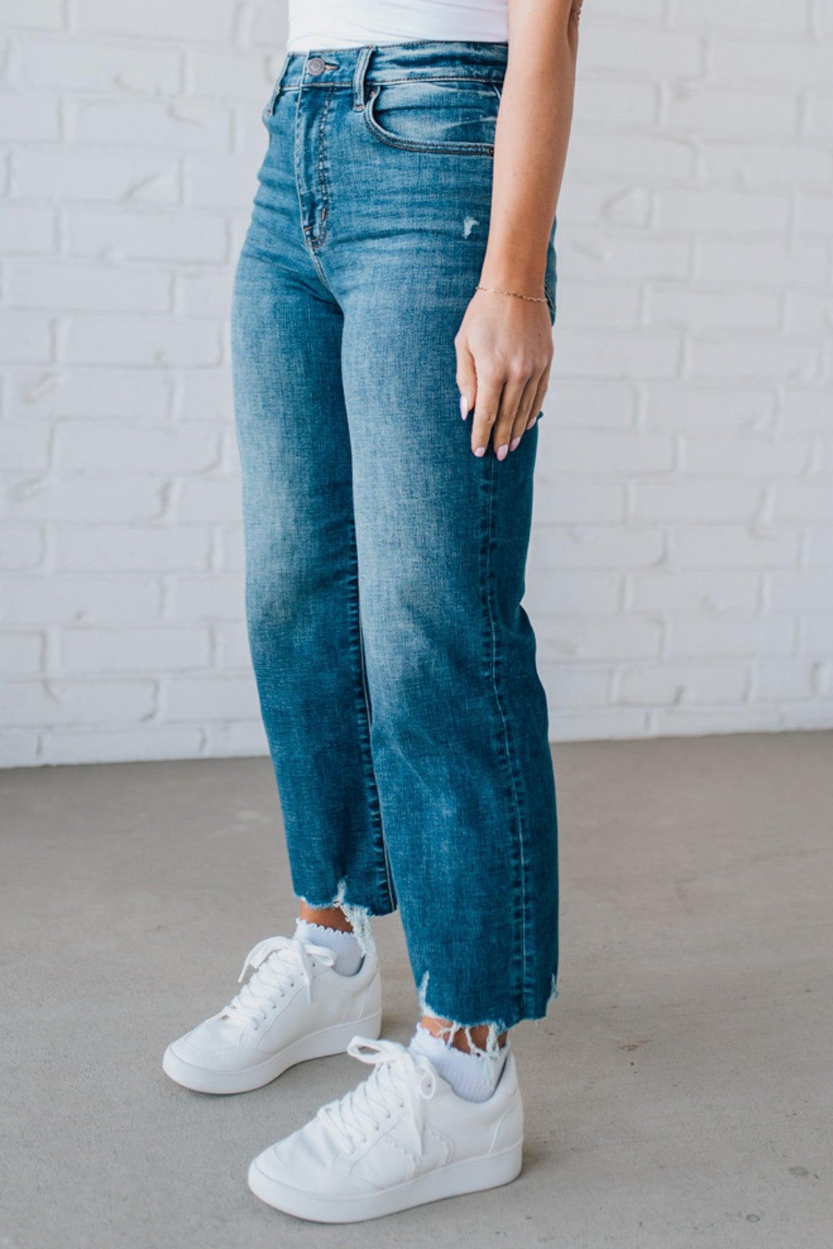 Charlie Crop Hem Jeans | Frayed Medium Wash - EUNINA