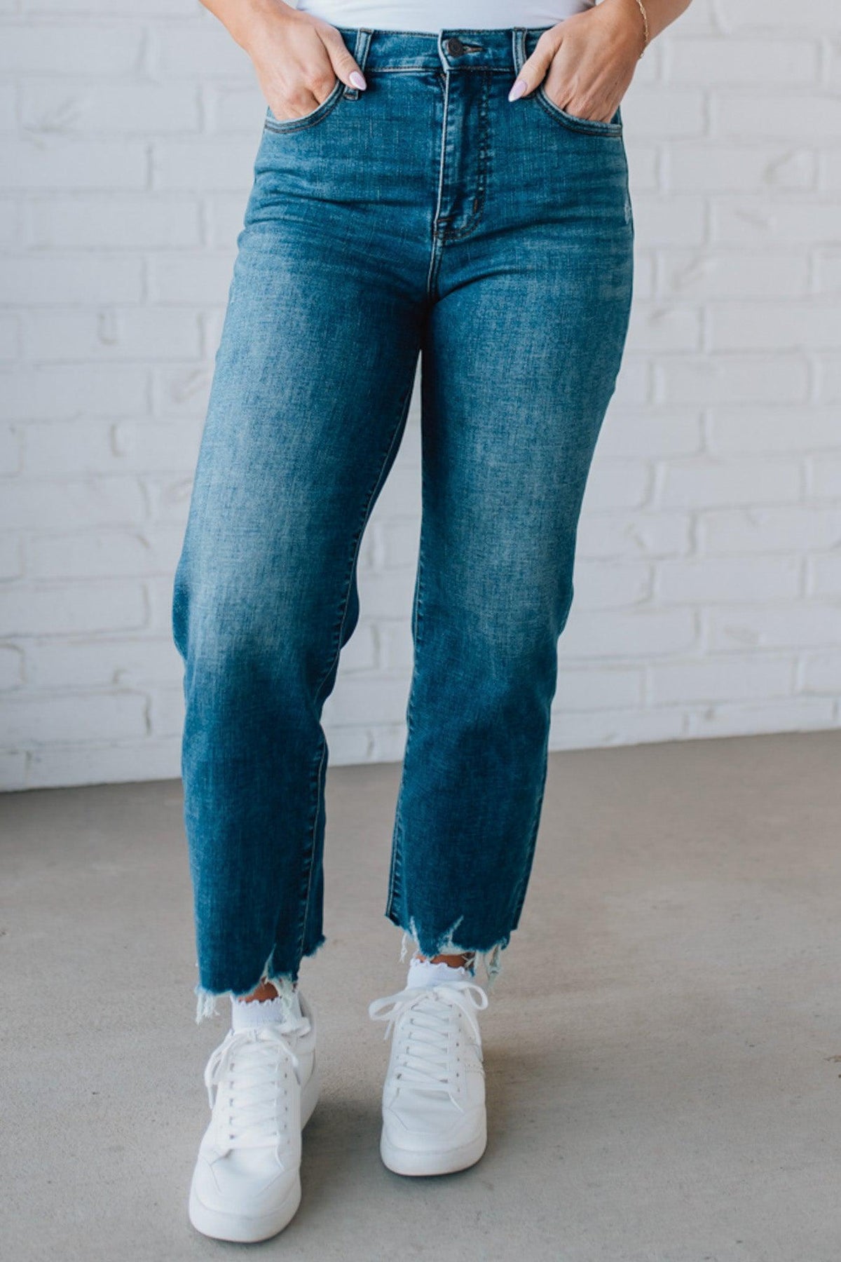 Charlie Crop Hem Jeans | Frayed Medium Wash - EUNINA