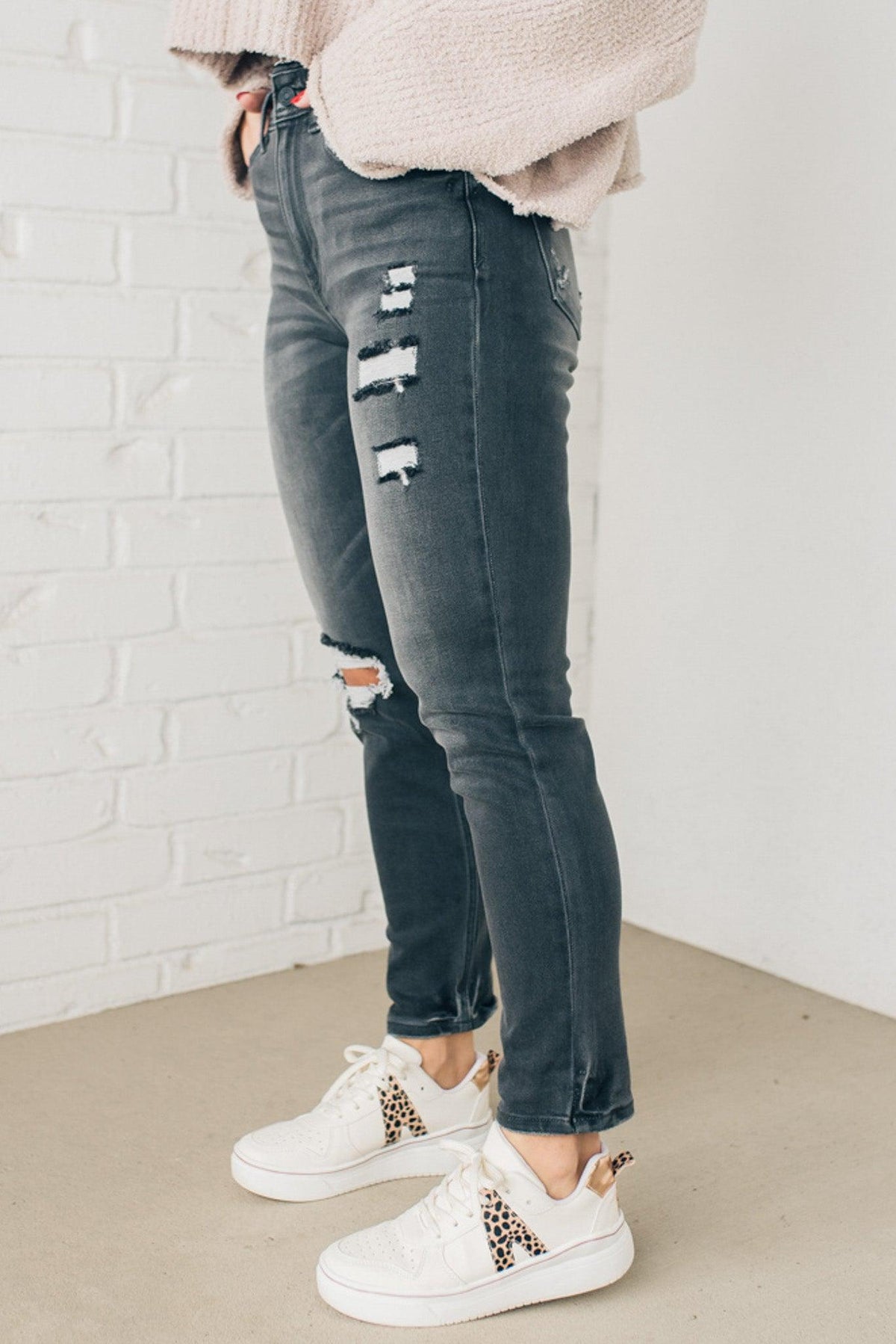 Daphne Distressed Mom Jeans - KANCAN