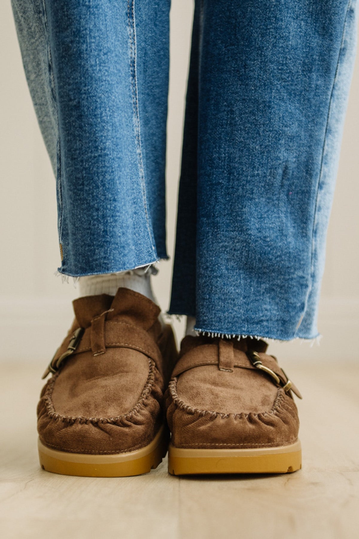 Deb Ruffled Suede Slides | Mocha