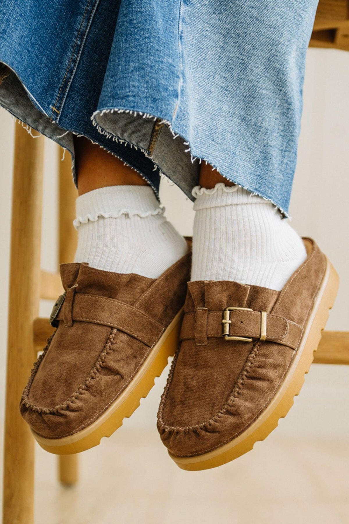 Deb Ruffled Suede Slides | Mocha