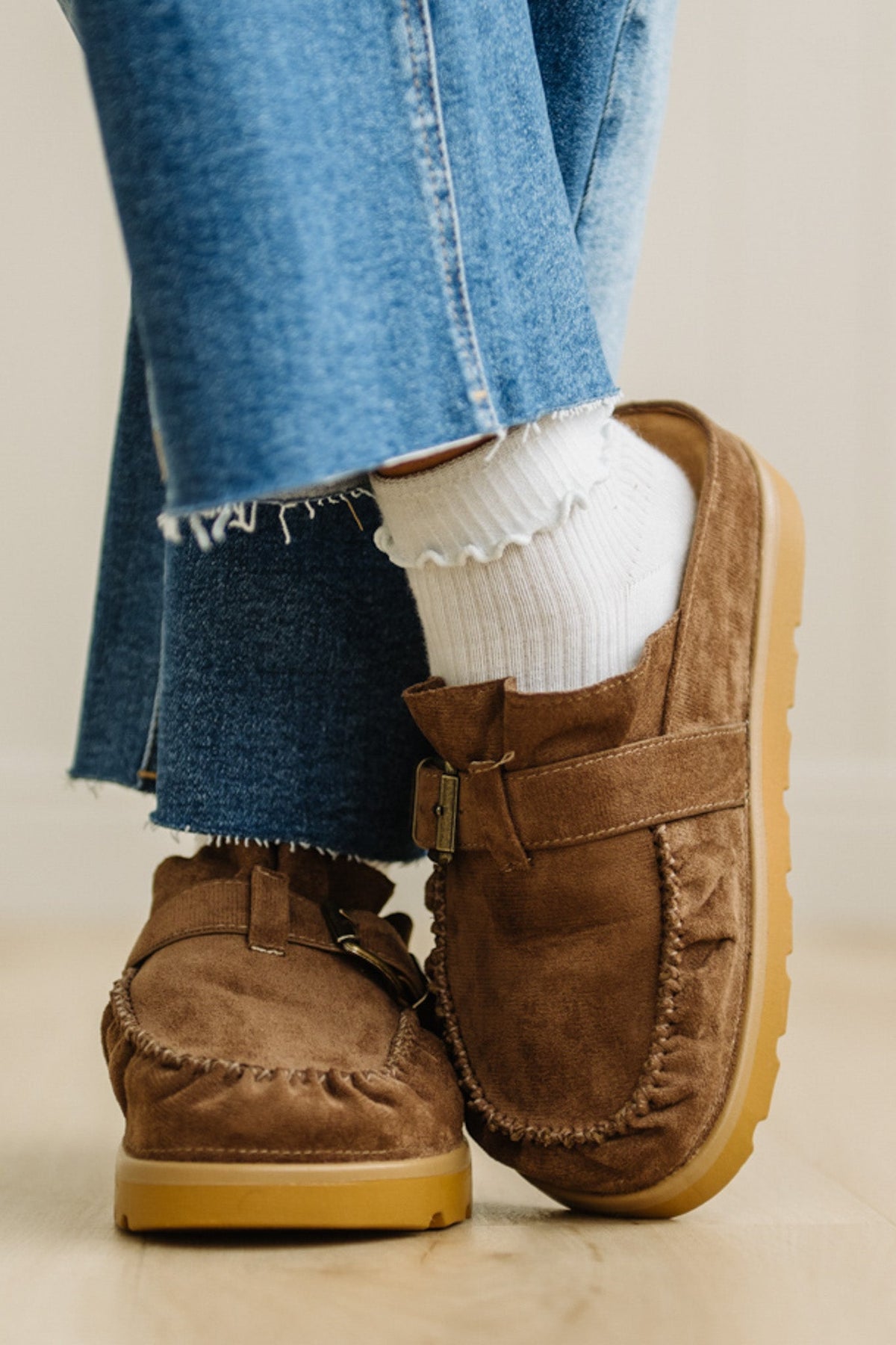 Deb Ruffled Suede Slides | Mocha