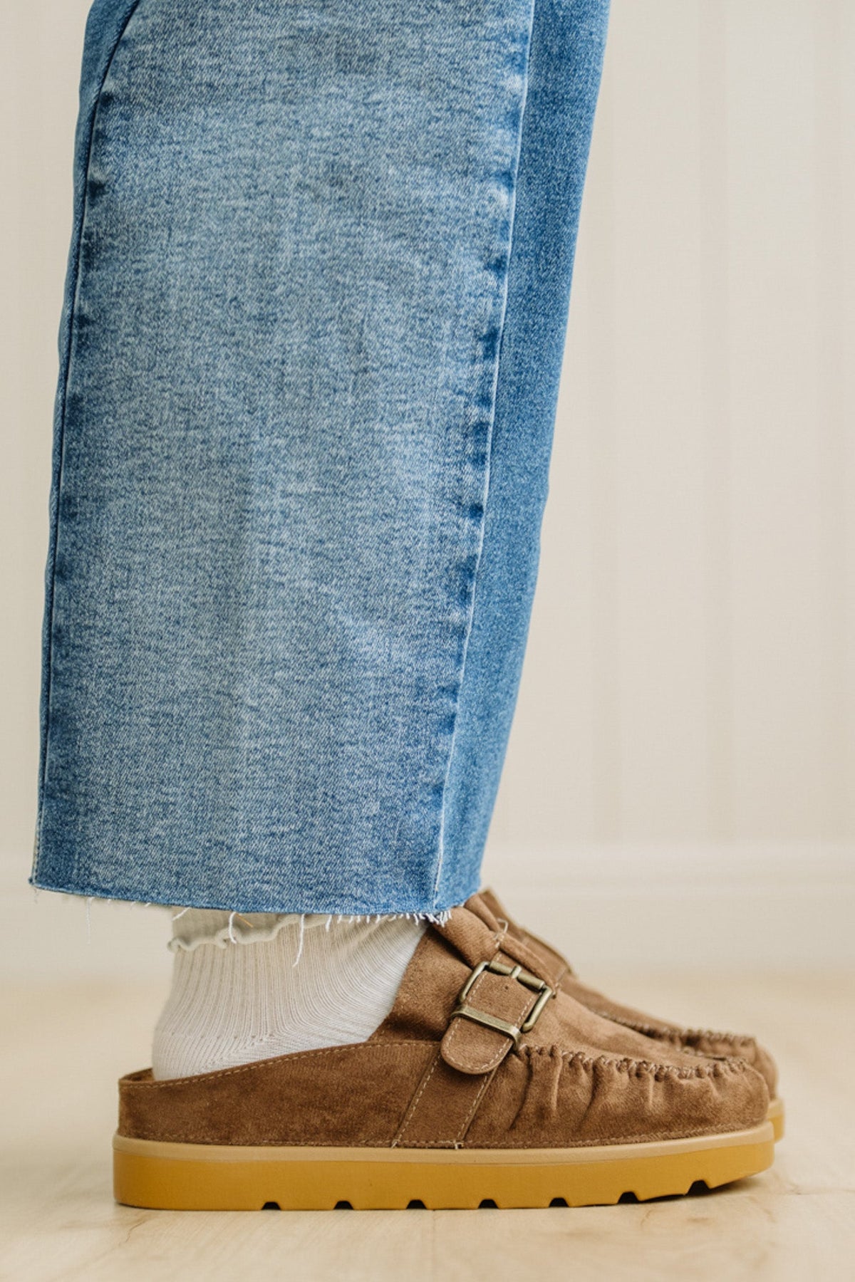 Deb Ruffled Suede Slides | Mocha