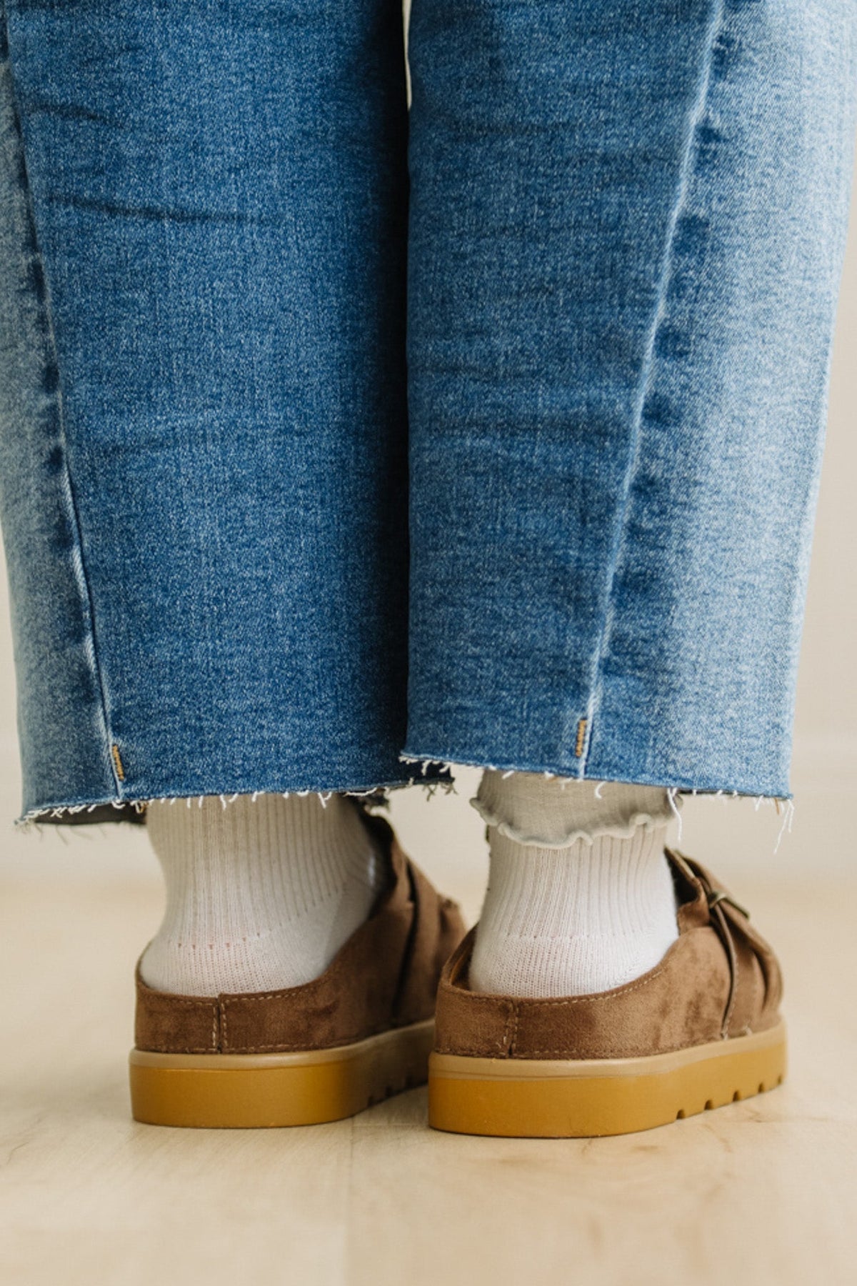 Deb Ruffled Suede Slides | Mocha