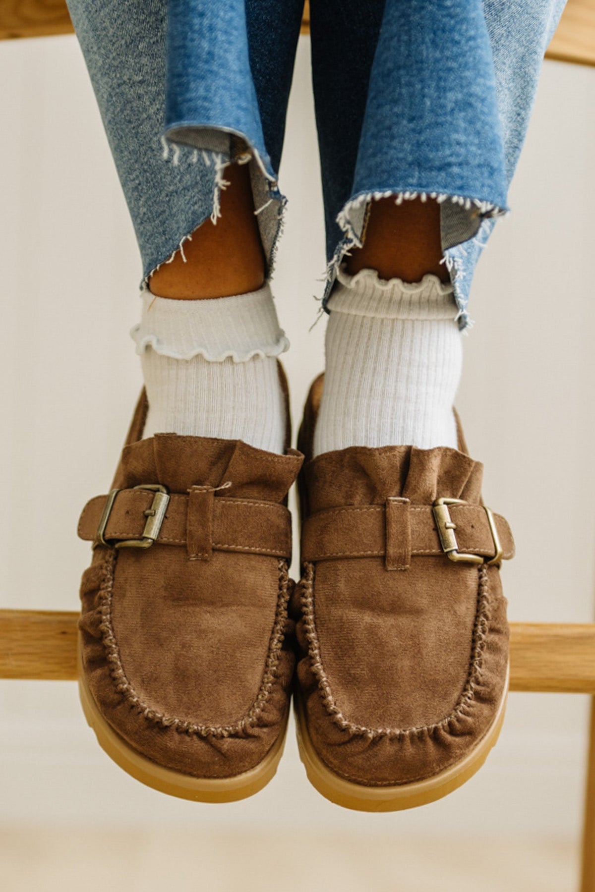 Deb Ruffled Suede Slides | Mocha