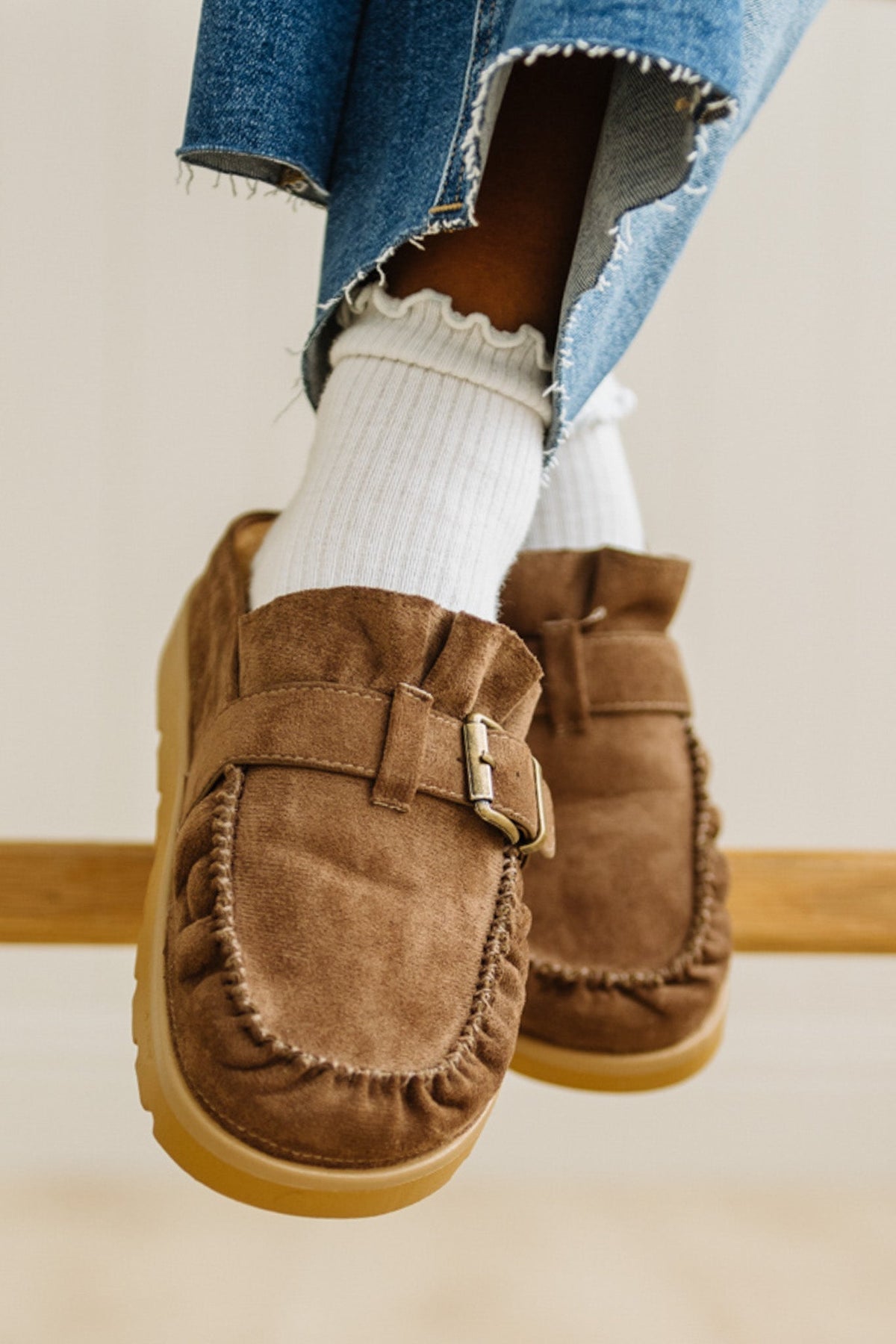 Deb Ruffled Suede Slides | Mocha