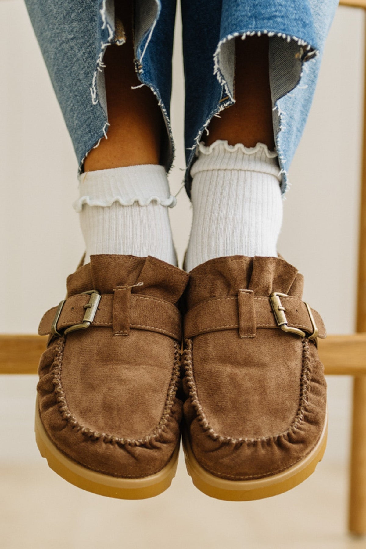 Deb Ruffled Suede Slides | Mocha
