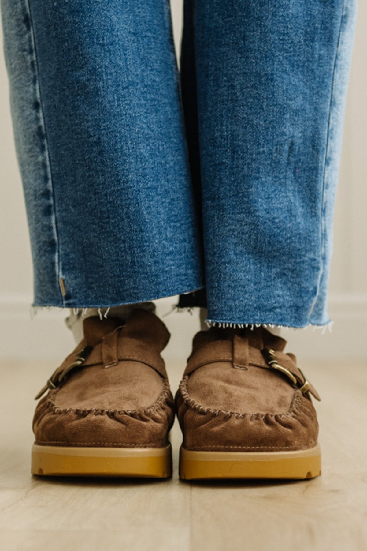 Deb Ruffled Suede Slides | Mocha
