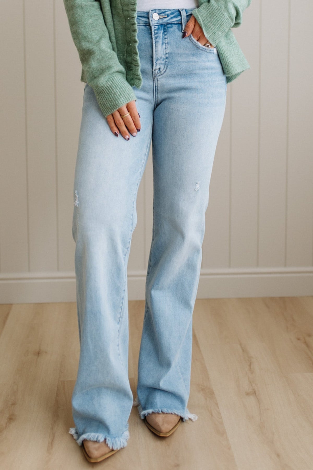 Eleanor High Rise Frayed Hem Jeans | Light - RISEN