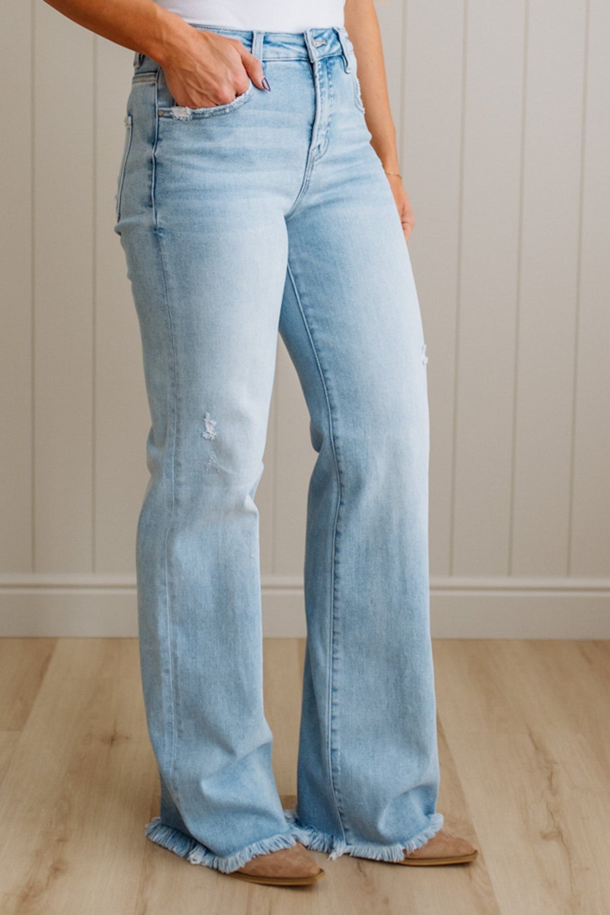 Eleanor High Rise Frayed Hem Jeans | Light - RISEN