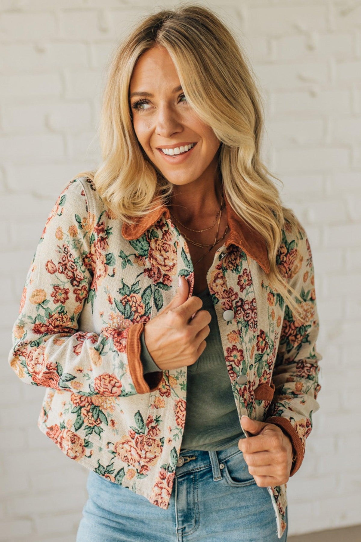 Floral Jacquard Scallop Trim Jacket