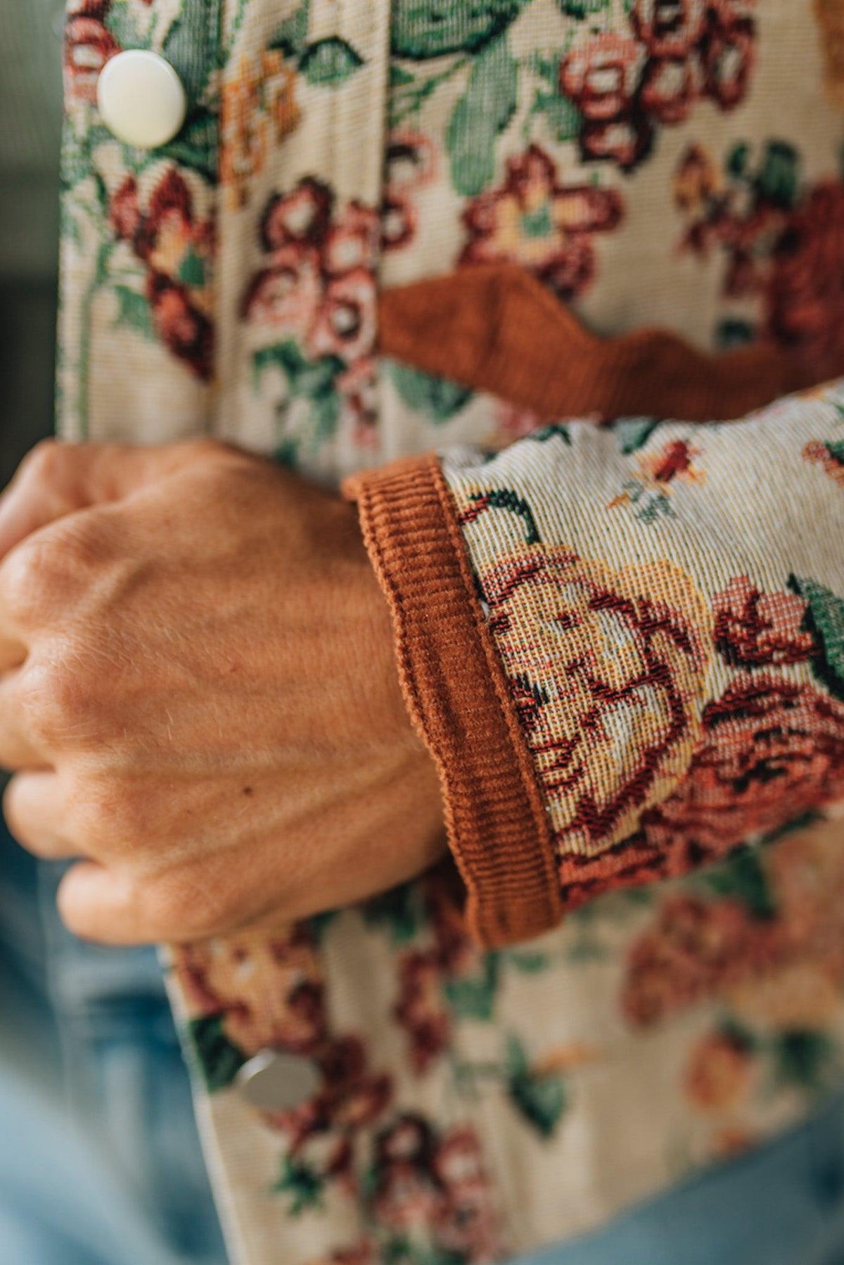 Floral Jacquard Scallop Trim Jacket