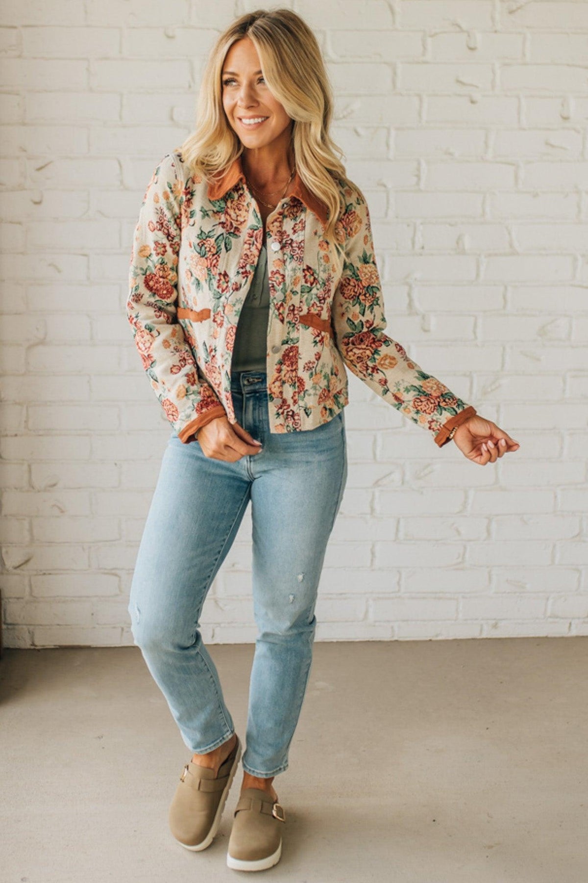 Floral Jacquard Scallop Trim Jacket