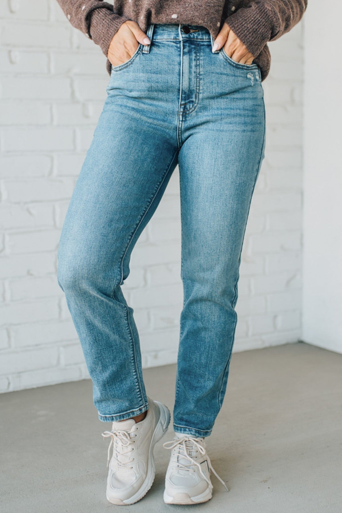Heidi Classic Straight Leg Jeans - EUNINA